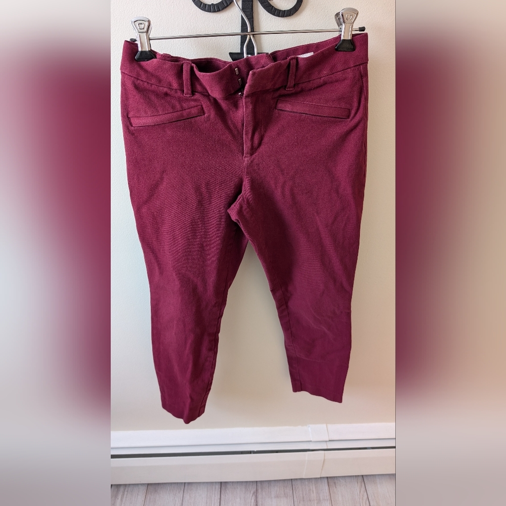 Gap Women's Burgundy skinny ankle pants. Size 6 regular.